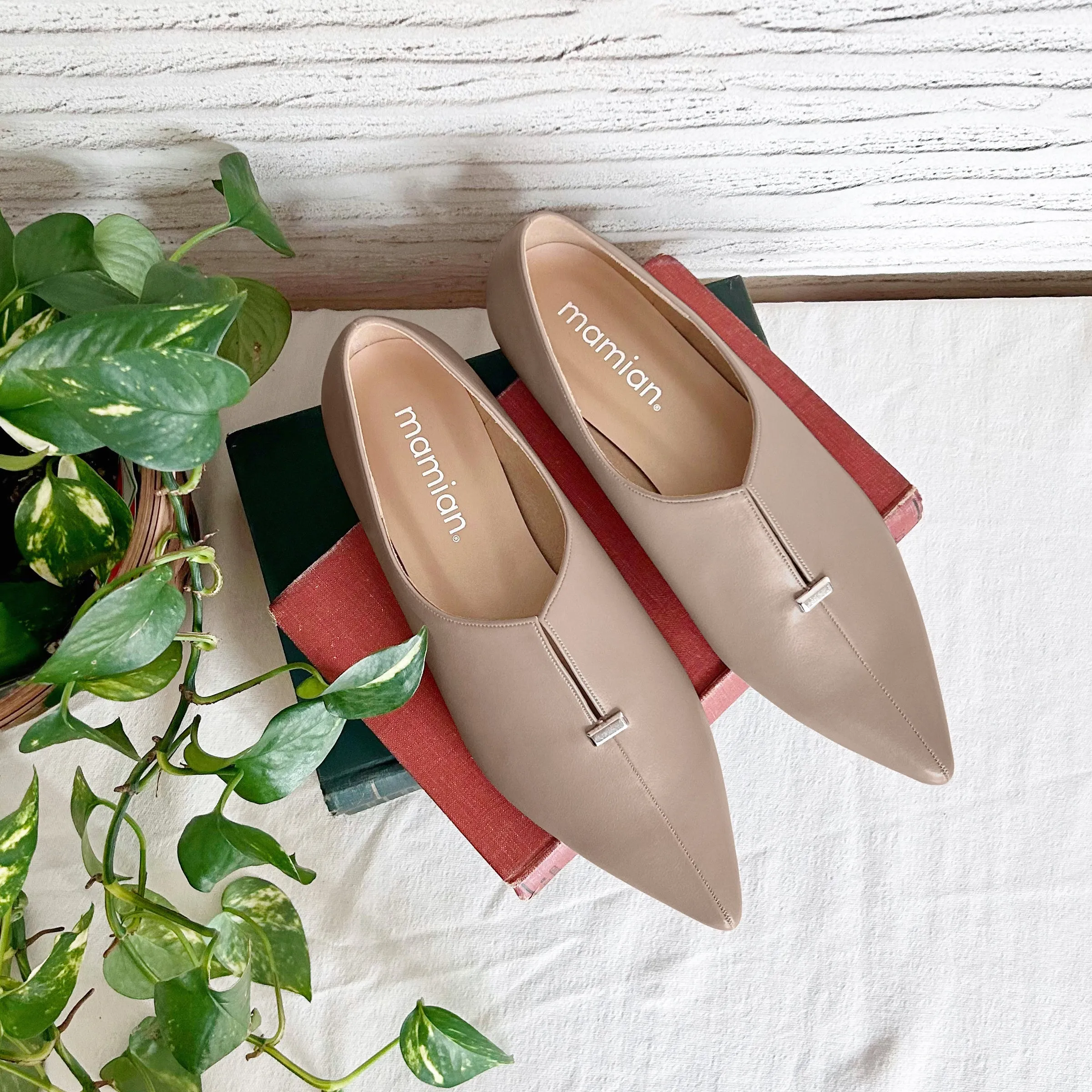 25% OFF: 2024SS: Metal Stud Slit Flat Shoes (4795) Dark Beige