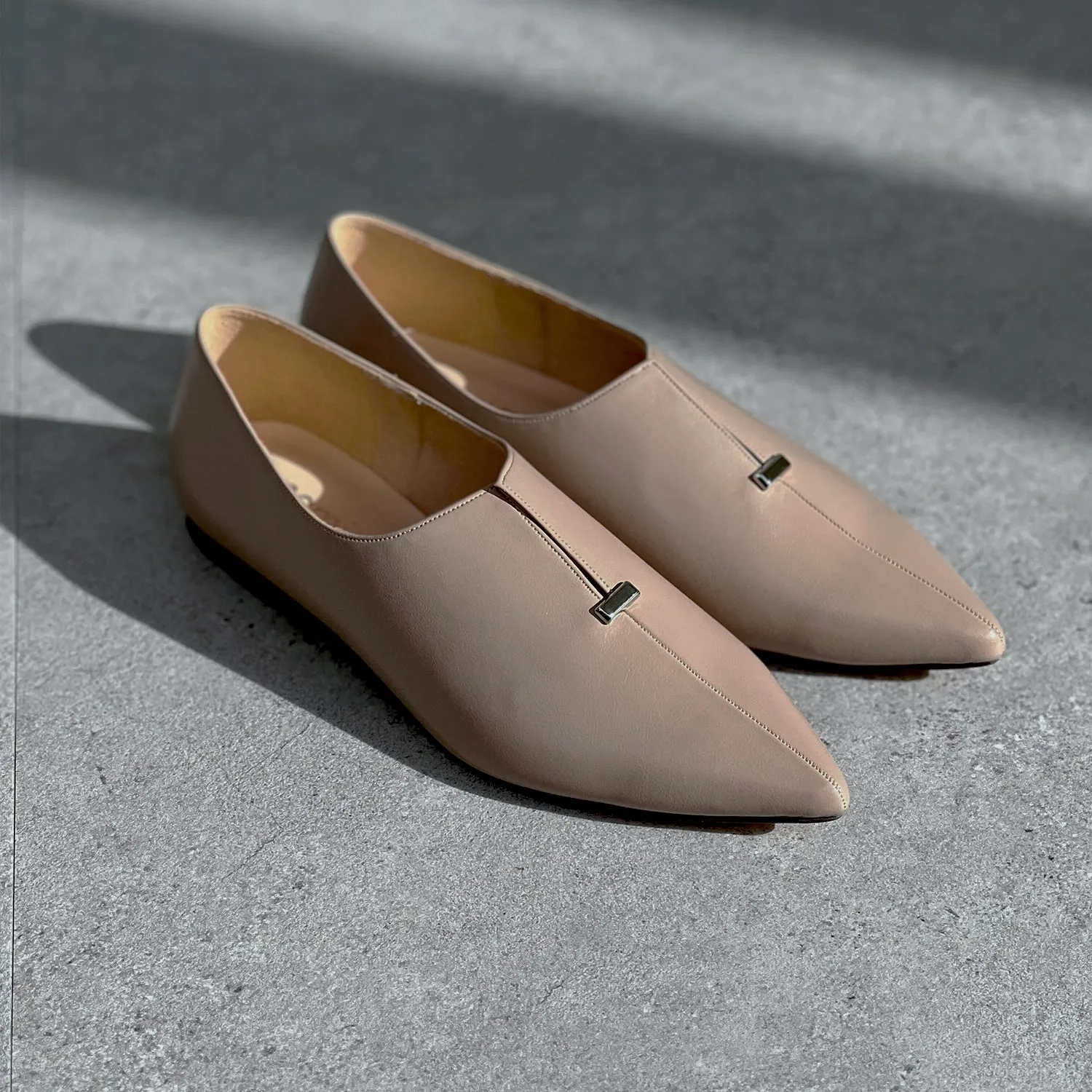 25% OFF: 2024SS: Metal Stud Slit Flat Shoes (4795) Dark Beige