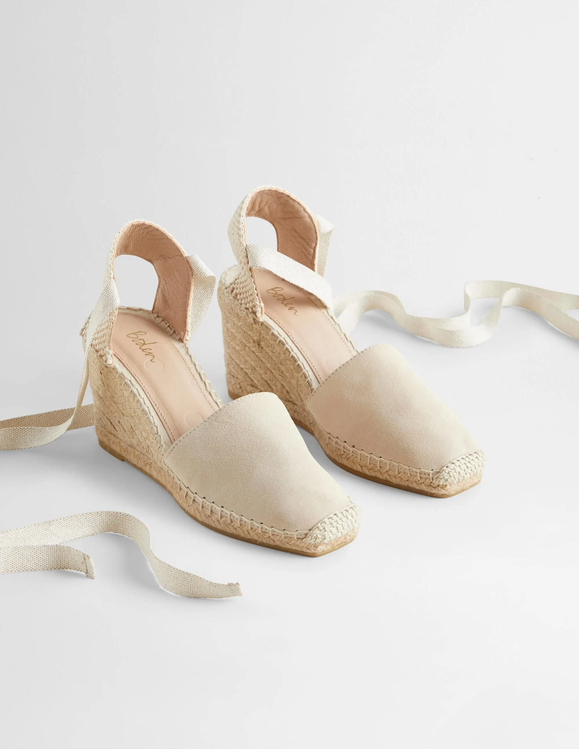 Espadrilles mit Keilabsatz und eckiger Zehenpartie-Hellbeige