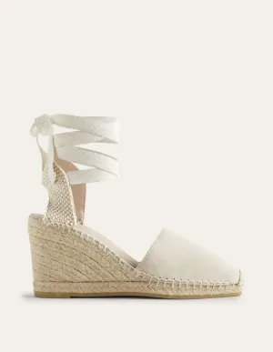 Espadrilles mit Keilabsatz und eckiger Zehenpartie-Hellbeige