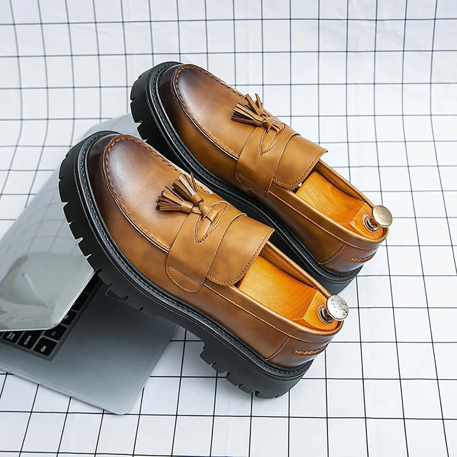 Men's Patent Leather Platform Loafers Slip-On Dress Shoes with Tassel, Non-Slip Lug Sole Round Toe Penny Formal Shoes for Business Work & Daily