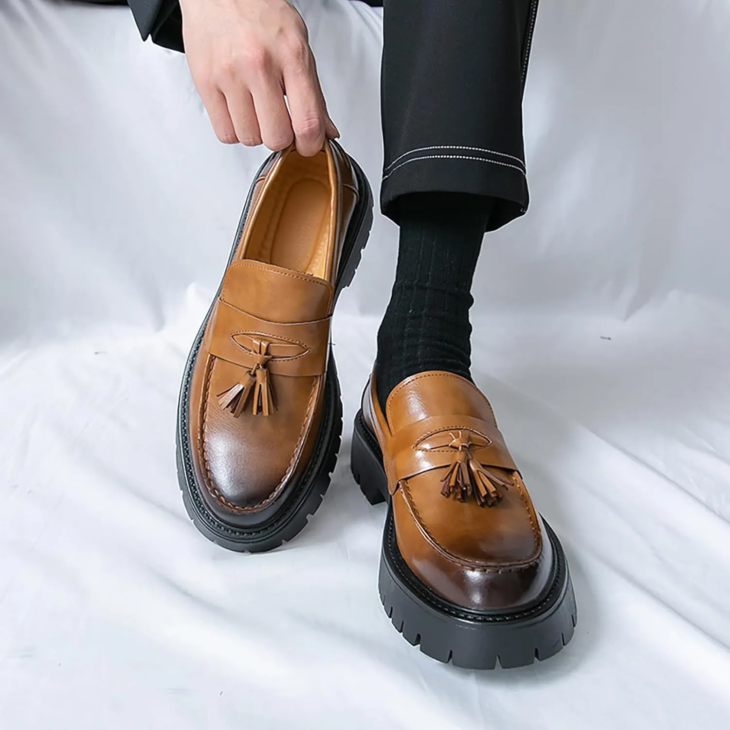 Men's Patent Leather Platform Loafers Slip-On Dress Shoes with Tassel, Non-Slip Lug Sole Round Toe Penny Formal Shoes for Business Work & Daily