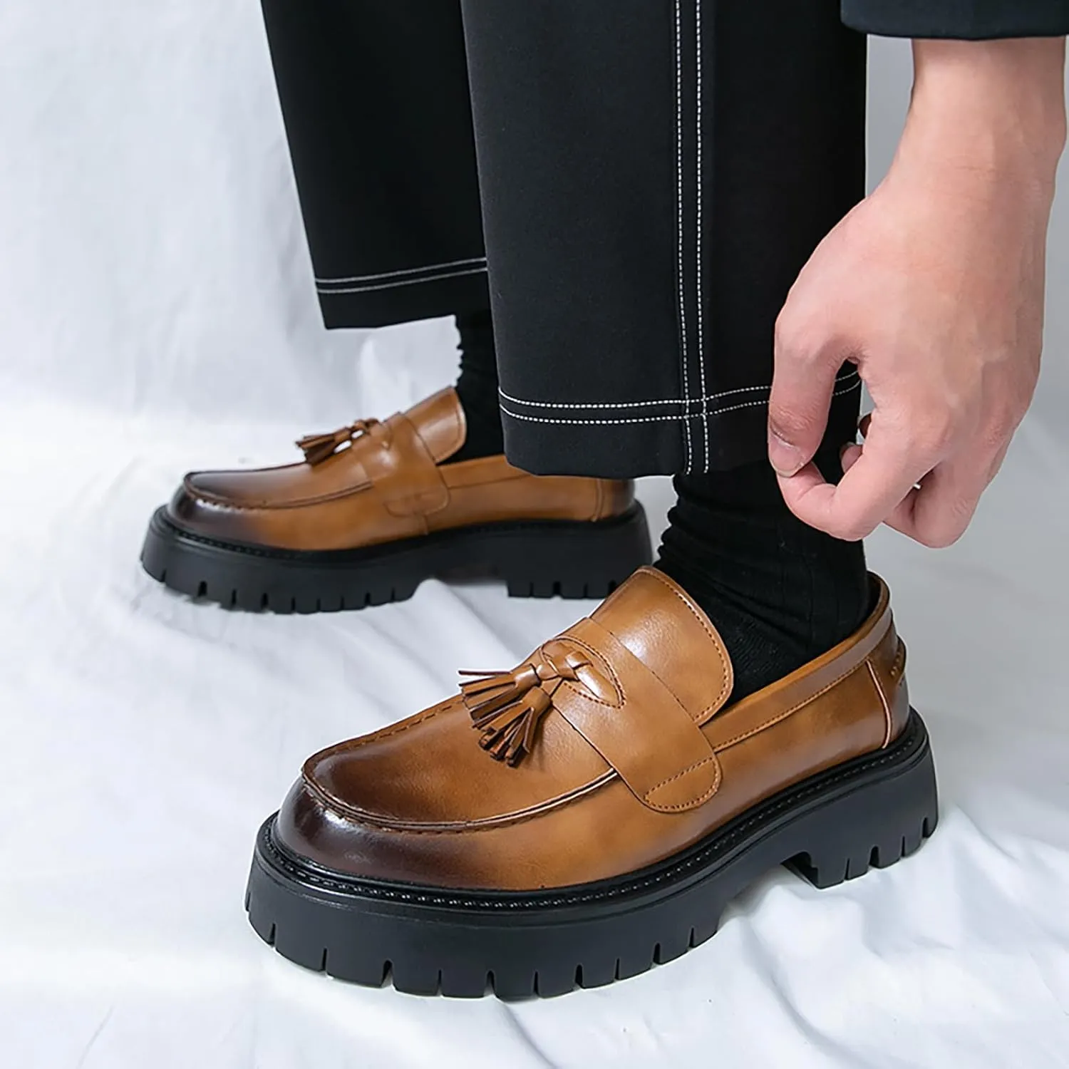 Men's Patent Leather Platform Loafers Slip-On Dress Shoes with Tassel, Non-Slip Lug Sole Round Toe Penny Formal Shoes for Business Work & Daily