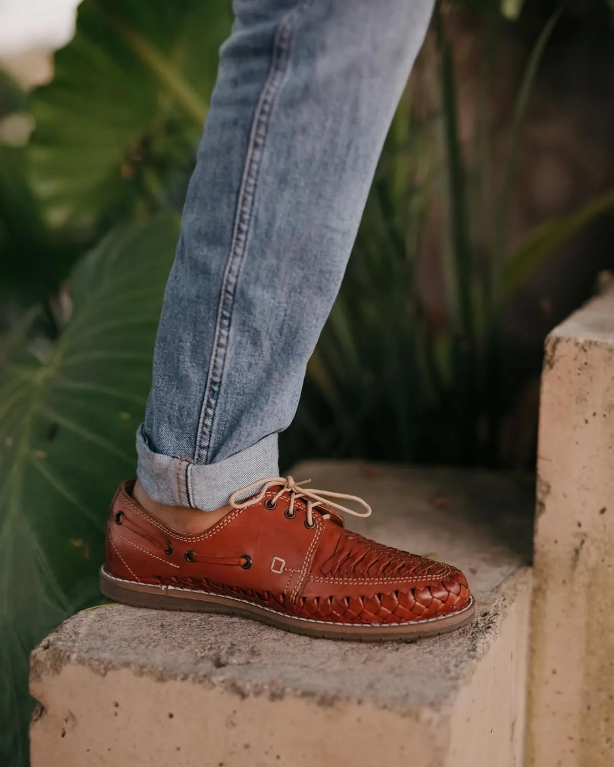 Mexico en la Piel Handmade Huaraches for Men - Modern Lace-Up Flats, Closed Toe Design, Shedron Leather, Synthetic Ranil Sole, Mexican Shoes, Sizes 7-12 US