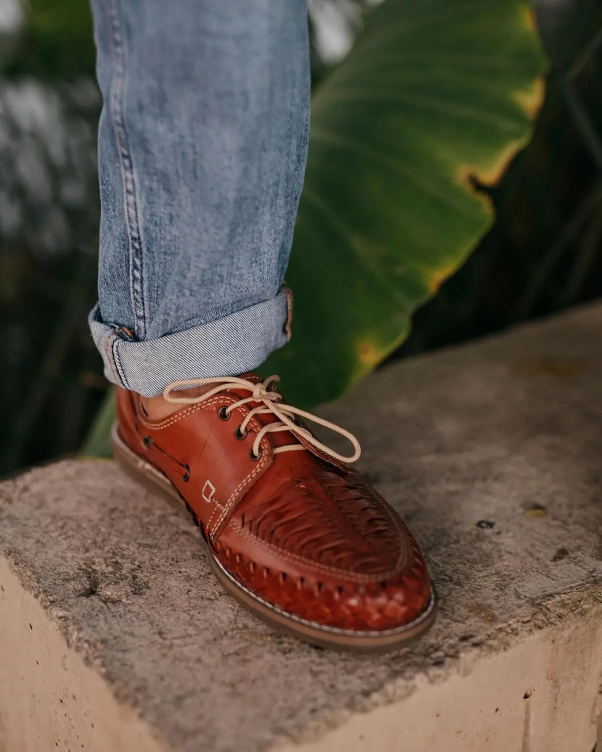 Mexico en la Piel Handmade Huaraches for Men - Modern Lace-Up Flats, Closed Toe Design, Shedron Leather, Synthetic Ranil Sole, Mexican Shoes, Sizes 7-12 US