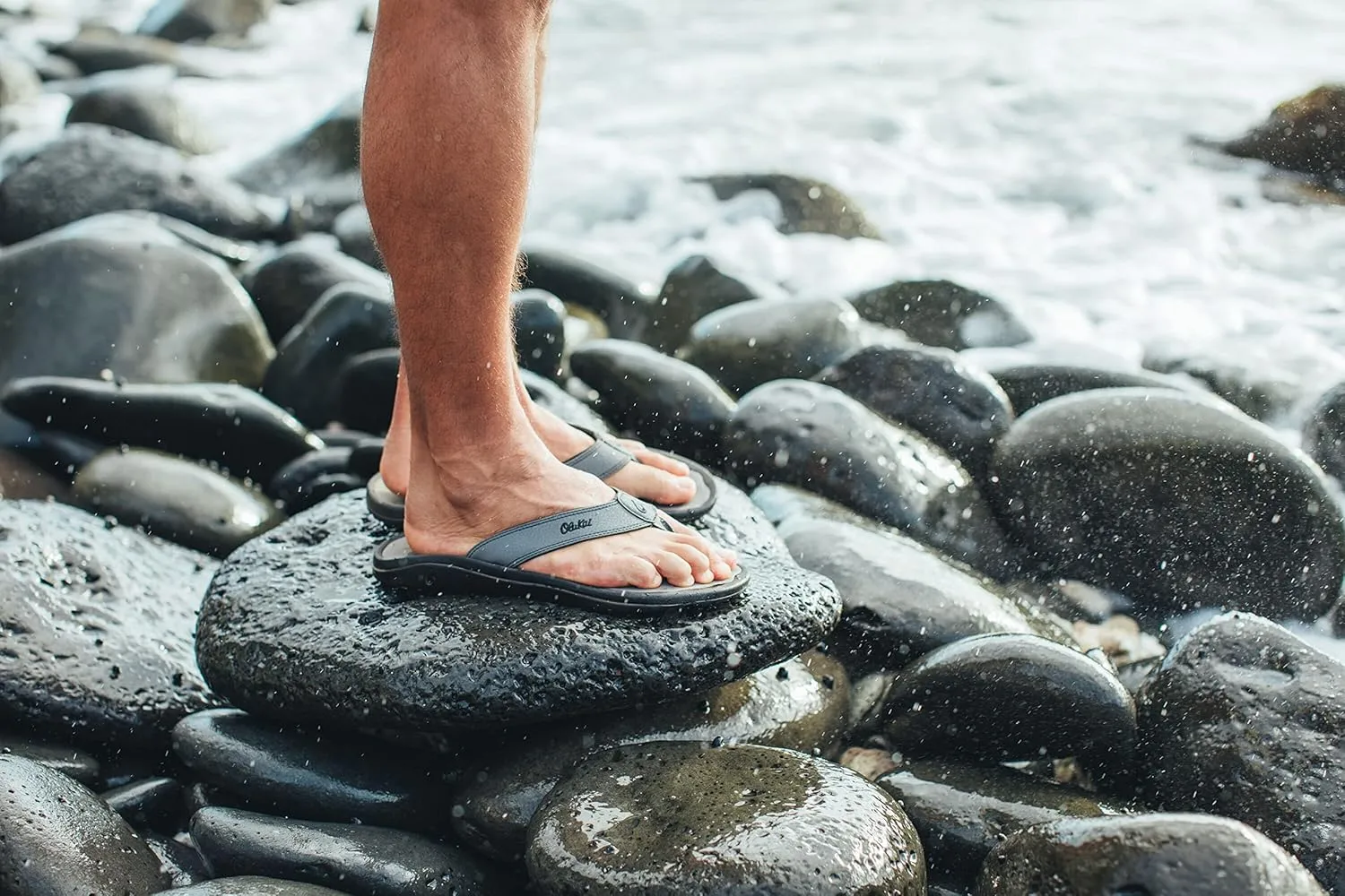 OLUKAI Ohana Men's Beach Sandals, Water Resistant Flip Flops, Arch Support & Comfort Fit, Lightweight & Durable, Enhanced Grip & Traction