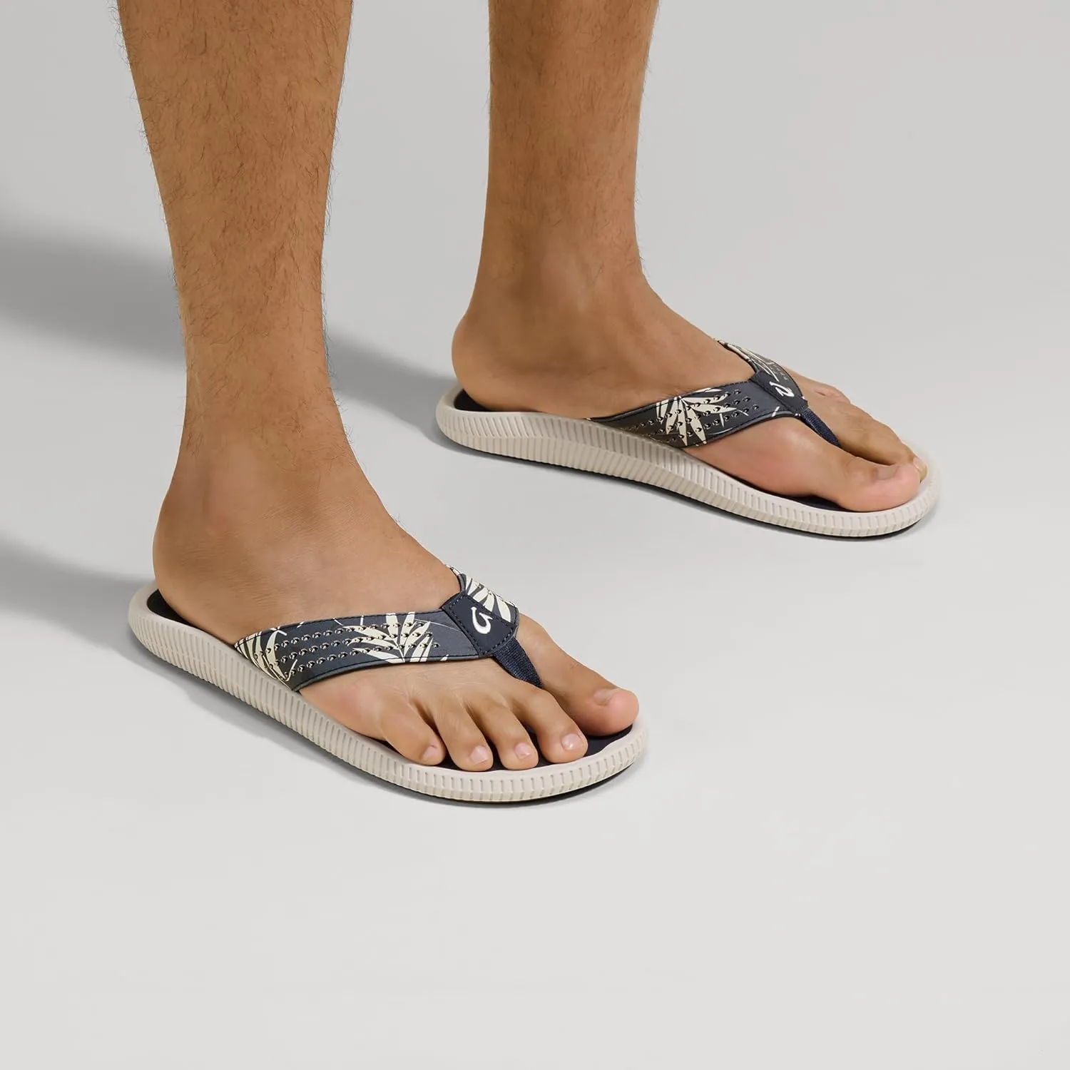OLUKAI Ulele Men's Beach Sandals, Water Resistant Flip Flops, Arch Support & Comfort Fit, Lightweight & Durable, Enhanced Grip & Traction